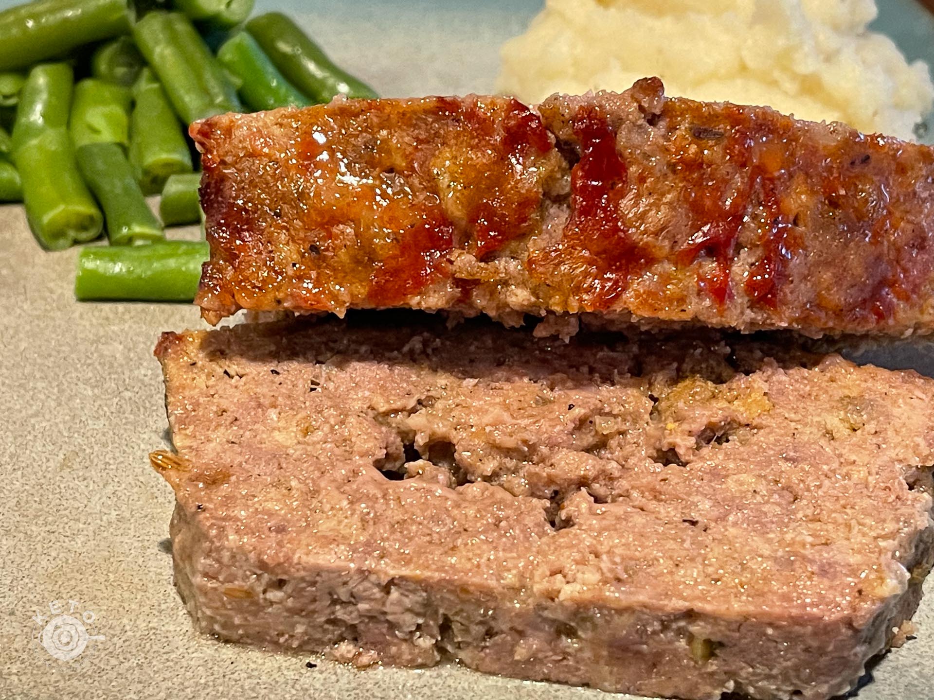 green beans and two slices of Keto meatloaf